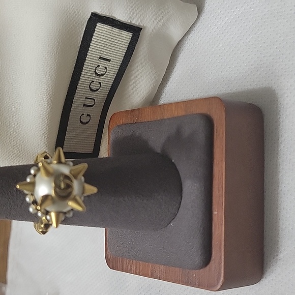 GUCCI SPIKE STUDDED SPIKED INTERLOCKING GG LOGO RING - Picture 4 of 11